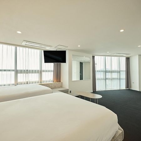 Uh Suite The Haeundae Busan Exterior photo