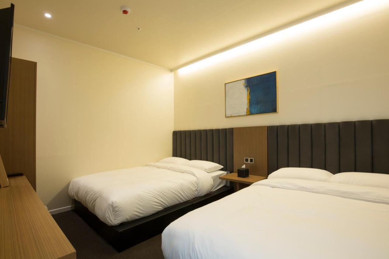 Uh Suite The Haeundae Busan Exterior photo