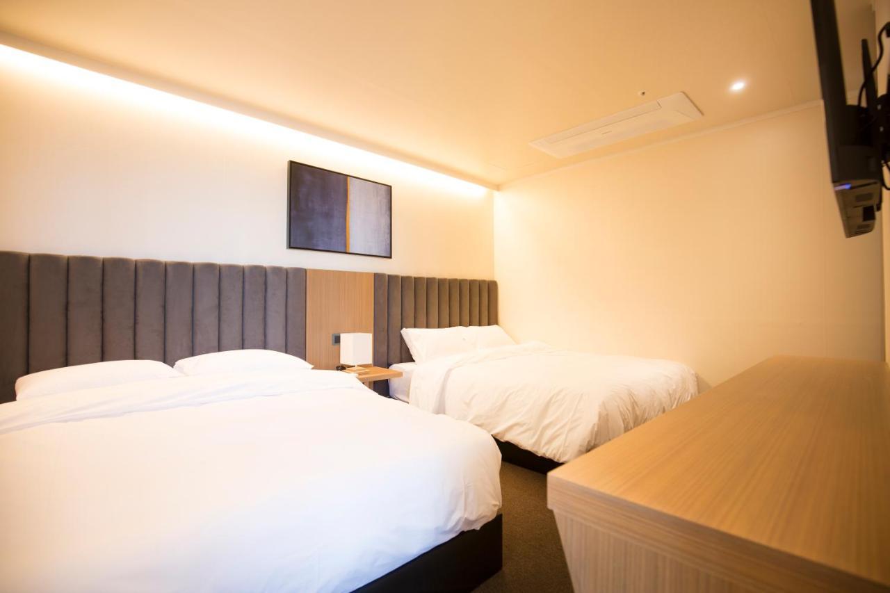 Uh Suite The Haeundae Busan Exterior photo