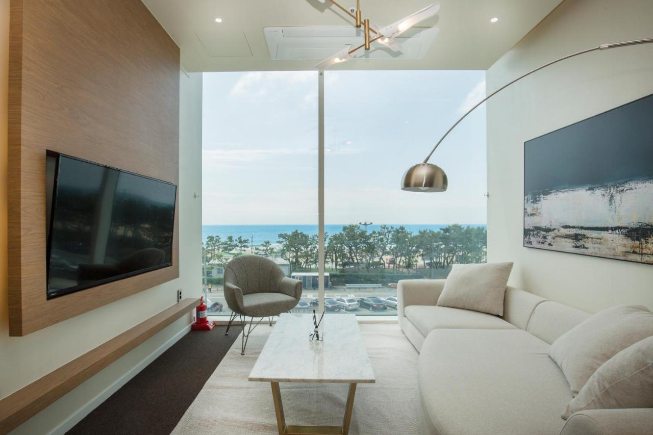 Uh Suite The Haeundae Busan Exterior photo