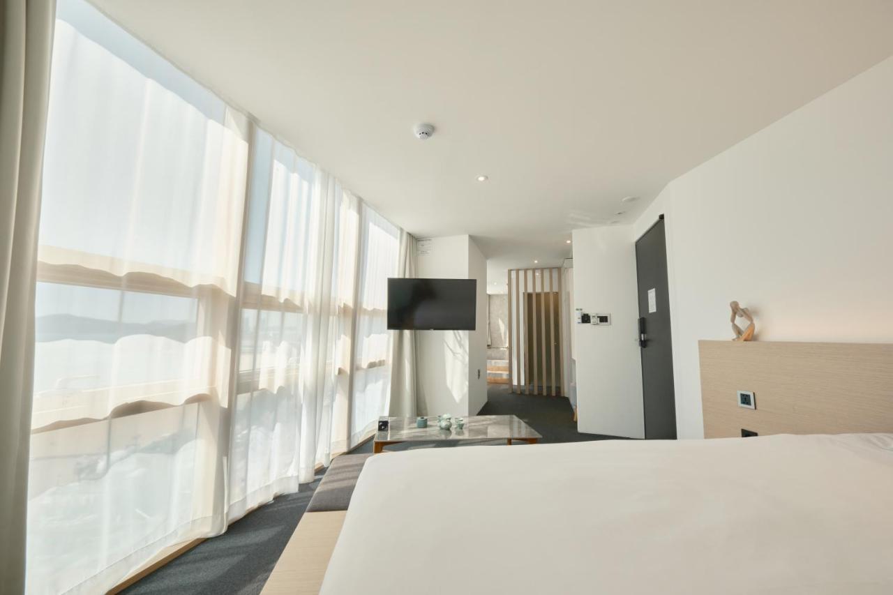 Uh Suite The Haeundae Busan Exterior photo