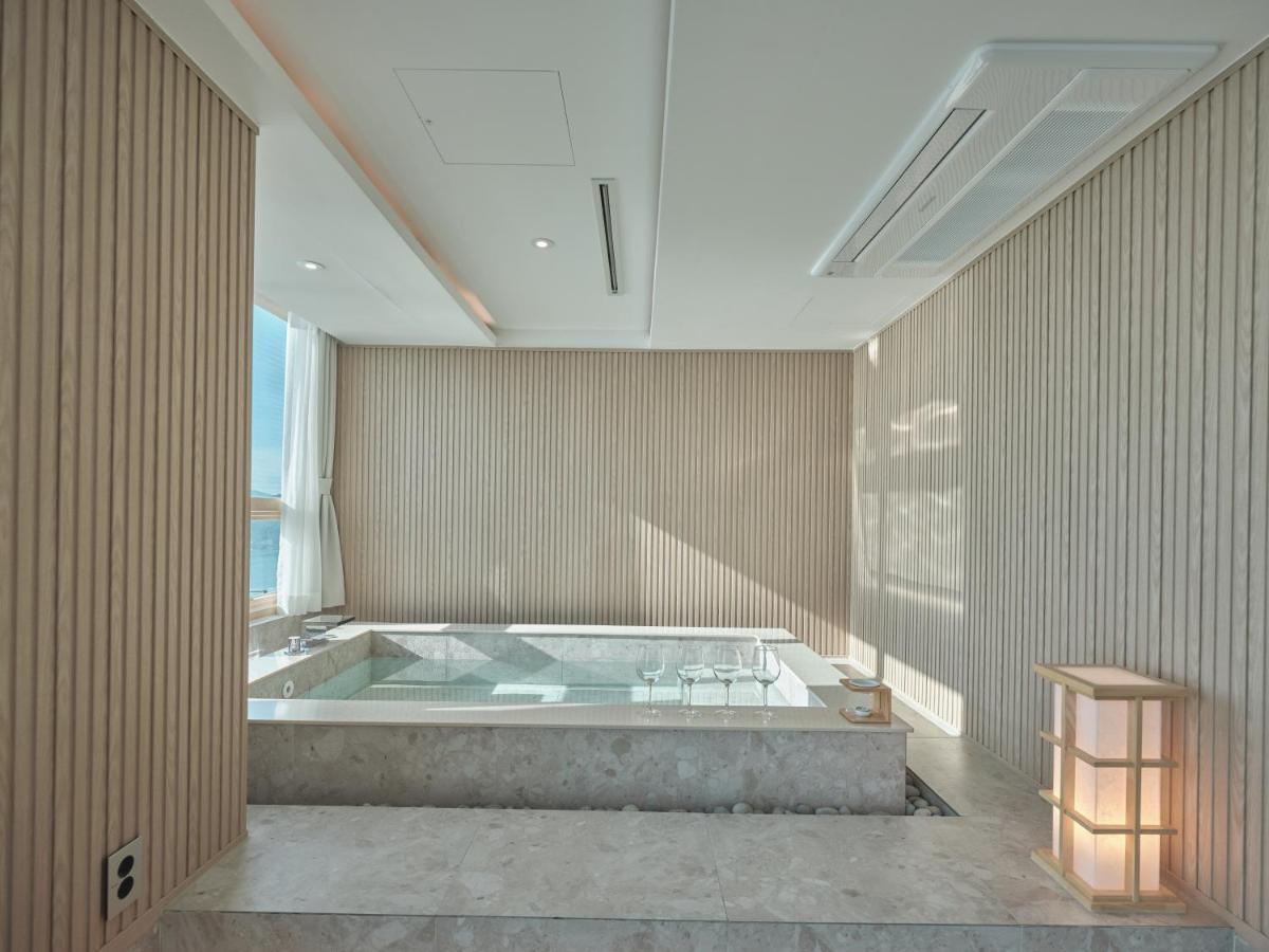 Uh Suite The Haeundae Busan Exterior photo