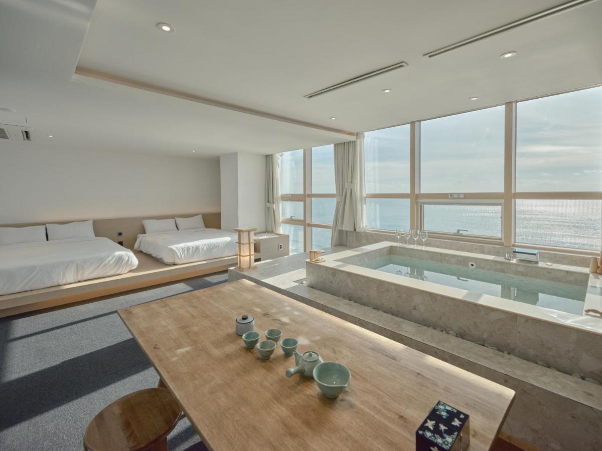 Uh Suite The Haeundae Busan Exterior photo