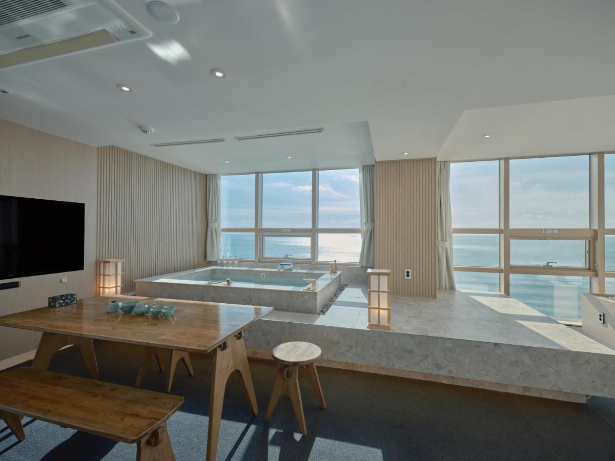 Uh Suite The Haeundae Busan Exterior photo