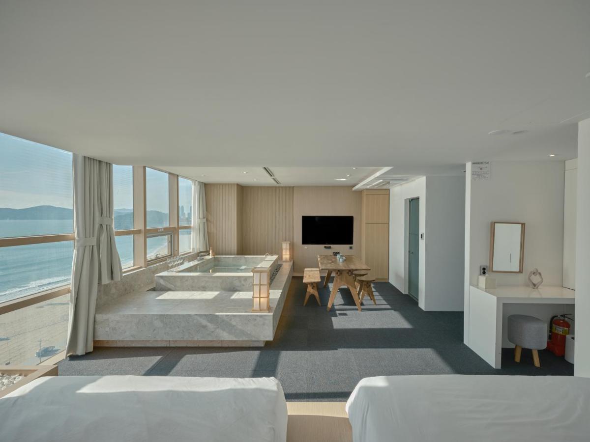 Uh Suite The Haeundae Busan Exterior photo