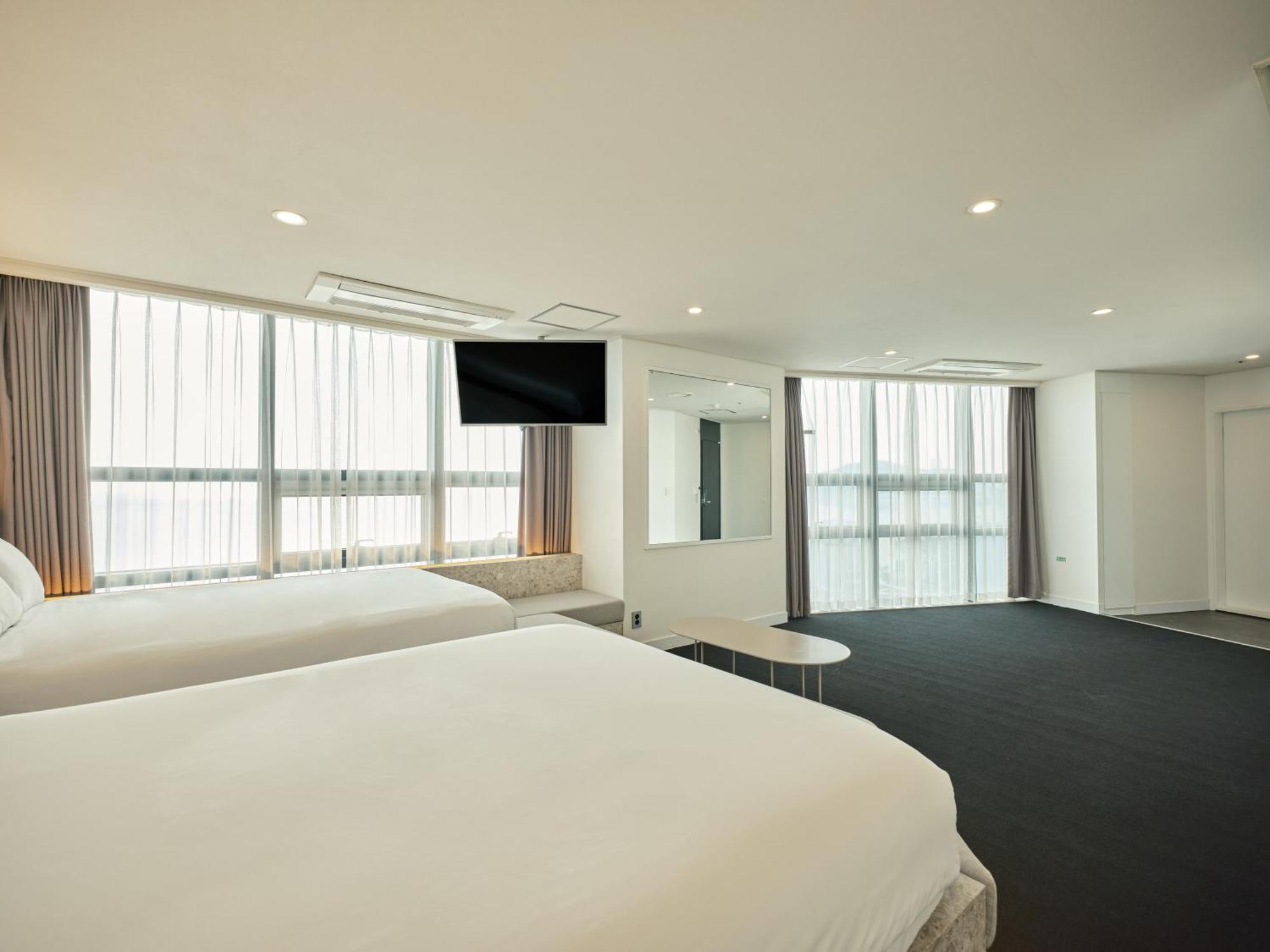 Uh Suite The Haeundae Busan Exterior photo