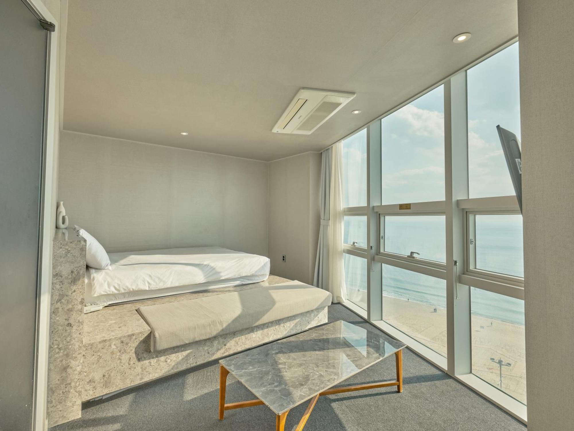 Uh Suite The Haeundae Busan Exterior photo